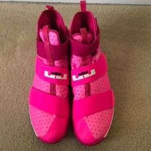 LeBron‘s Breast cancer awareness
